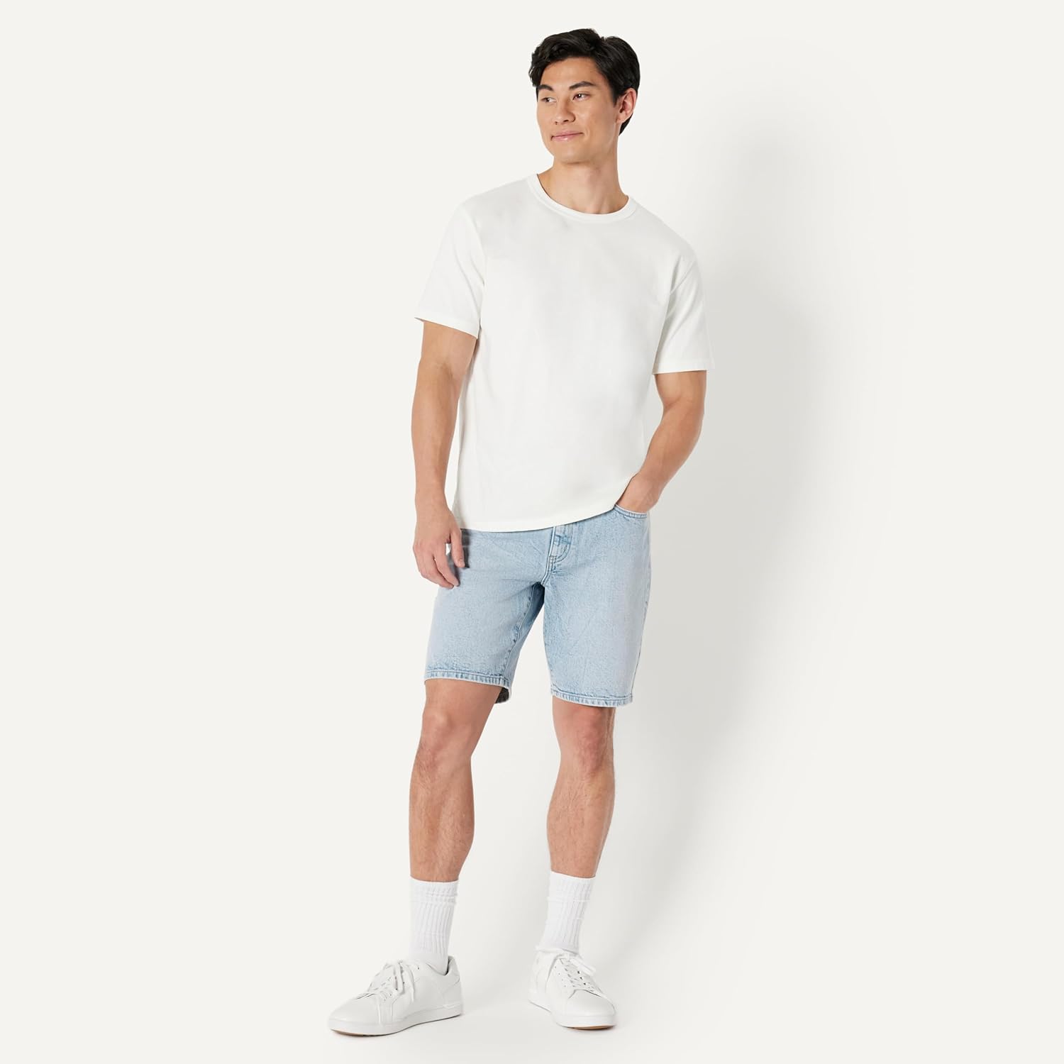 Detalle de Amazon Essentials Herren Straight-Fit-Stretch-Jeansshorts – robuste Allrounder für warme Tage