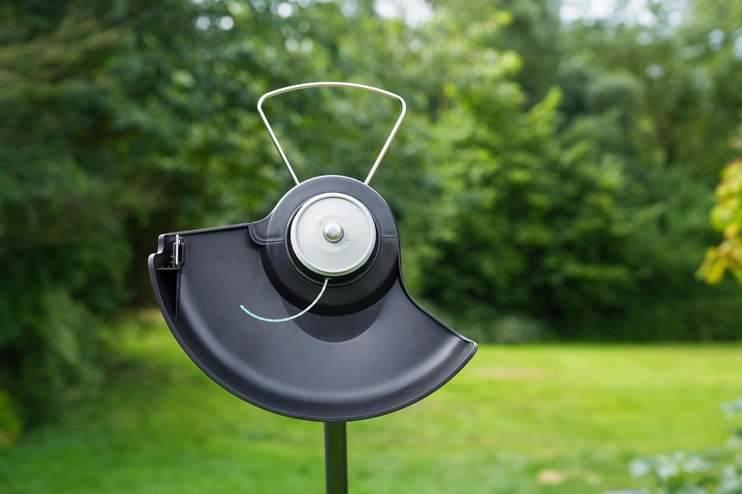 Thumbnail 3 de Flymo 18V UltraTrim 300 Cordless Grass Trimmer with 30cm cutting width and adjustable handle