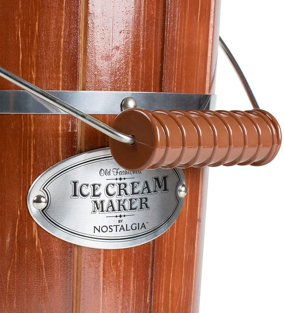 Detalle de Nostalgia Electric Ice Cream Maker with 6 Qt Capacity (Dark Wood)