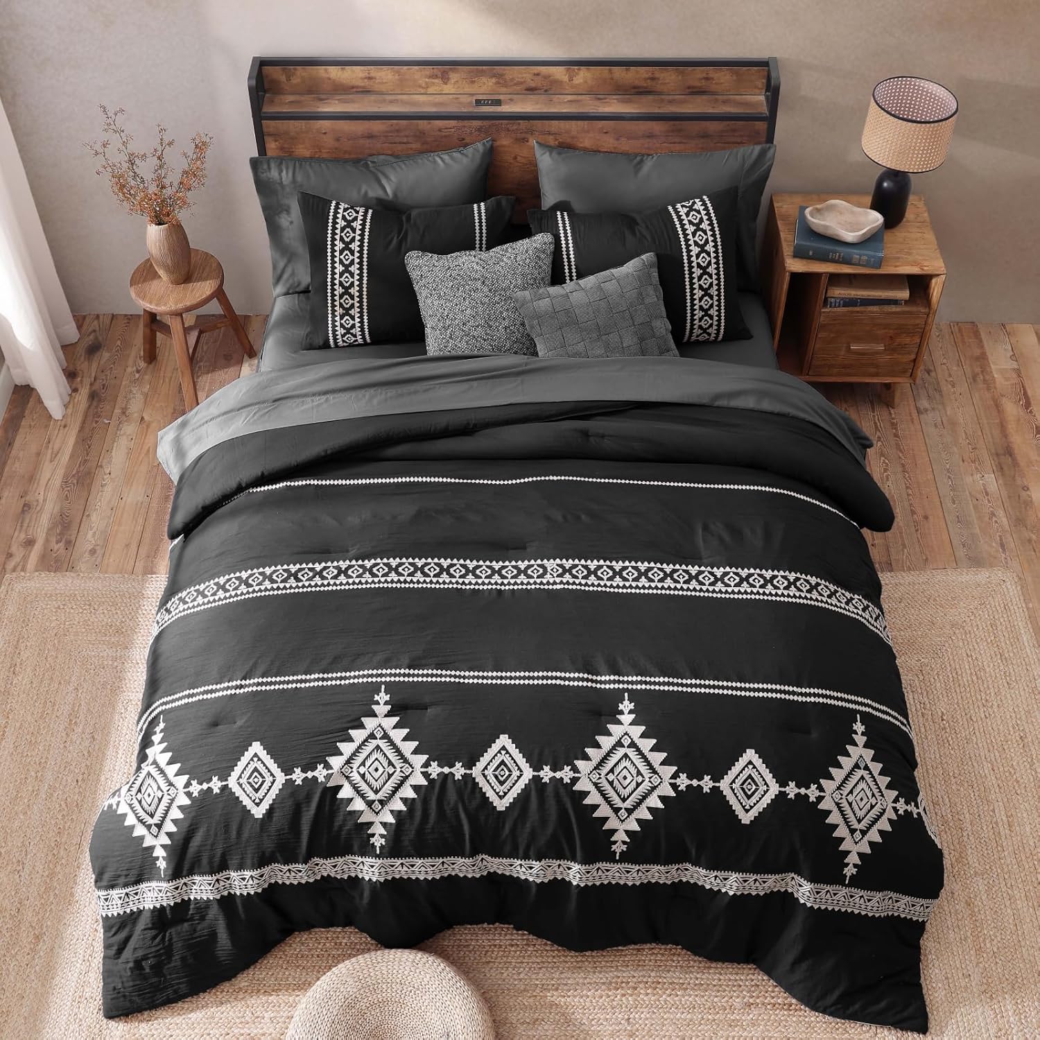 Thumbnail 3 de MaiRêve Embroidery Queen Size Comforter Set in Black — 7 Pieces, All-Season Boho Farmhouse Western Bedding