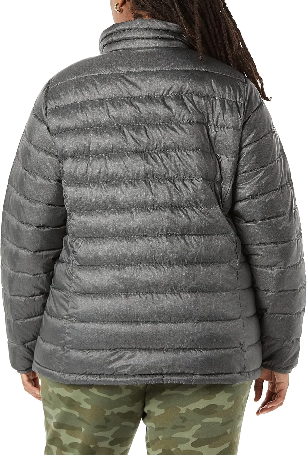 Detalle de Amazon Essentials Women's Lightweight Water-Resistant Packable Puffer Jacket (Plus Size)