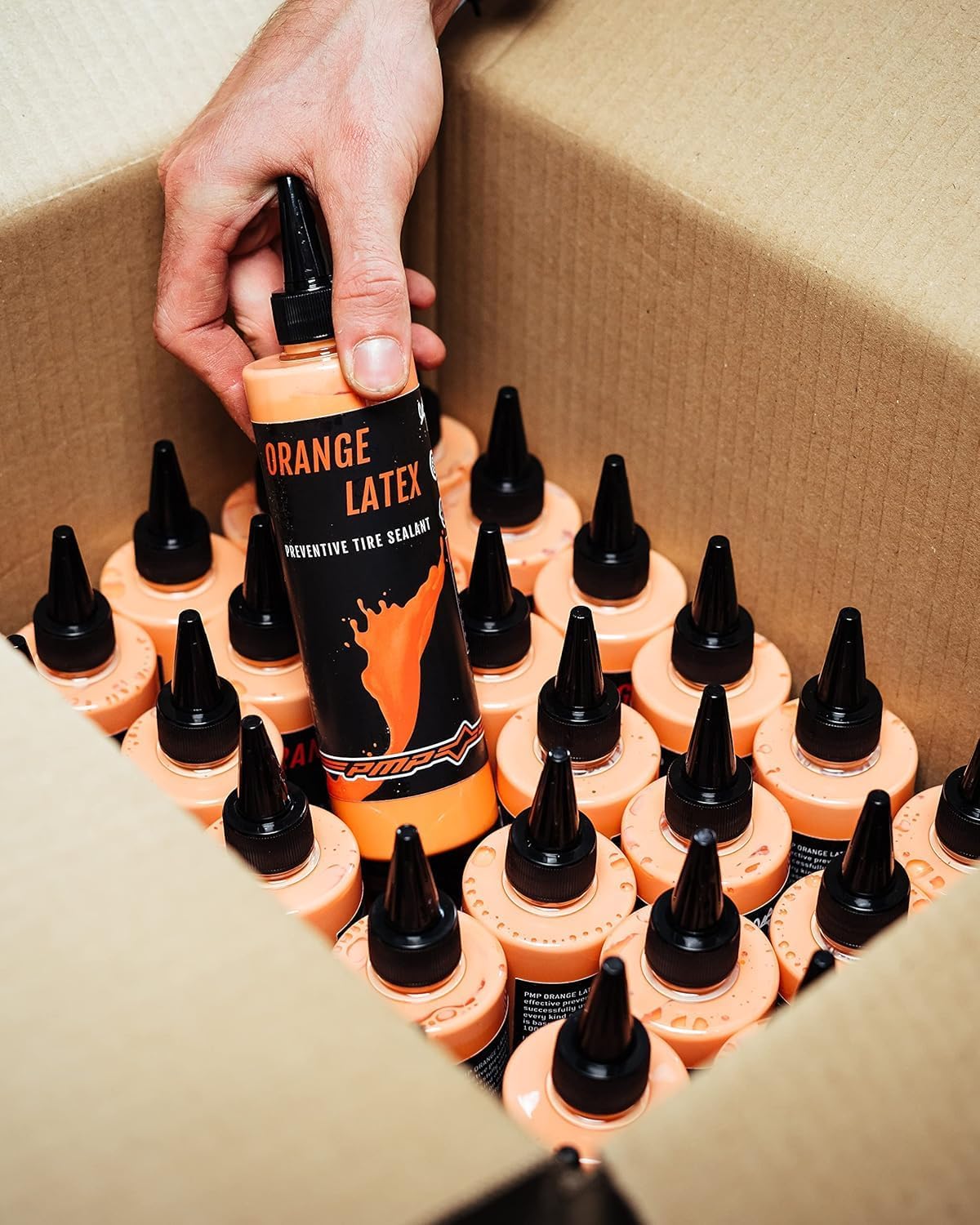 Detalle 2 de PMP Orange Latex Lattice Liquido Sigillante Antiforatura per Coperture Tubeless MTB e STRADA
