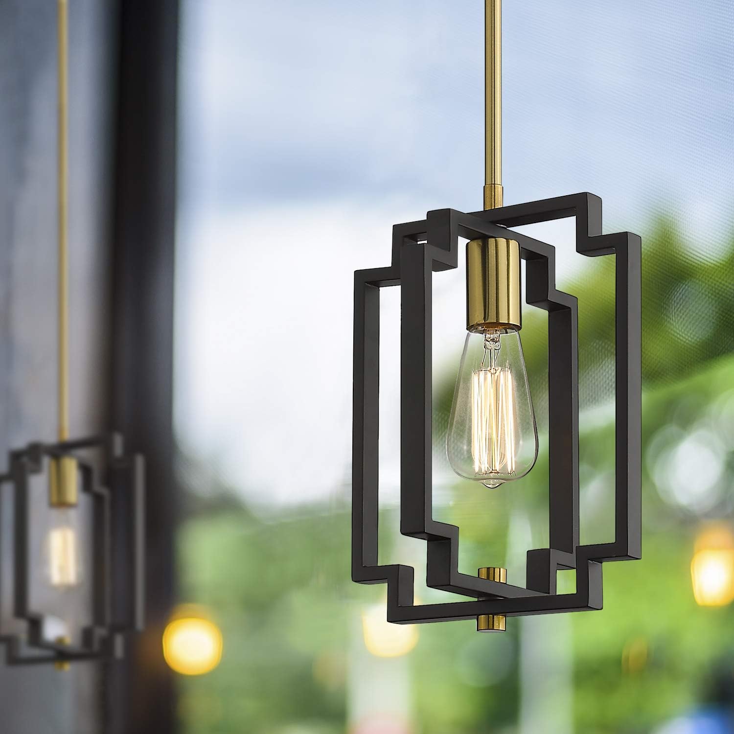 Detalle de Emliviar Pendant Light, Black and Gold Finish