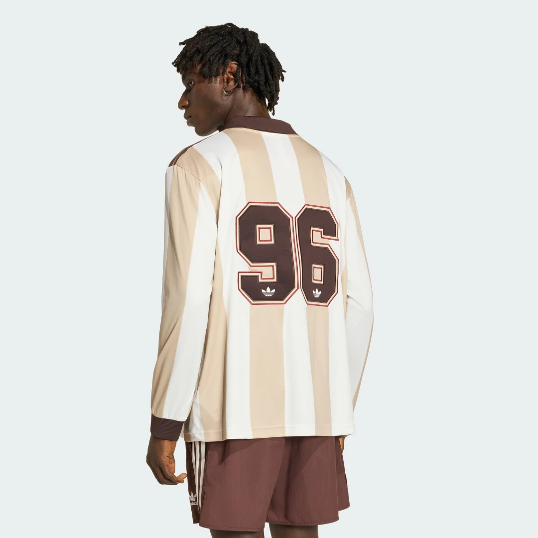Detalle de Camiseta Britcore de Adidas – Blanco