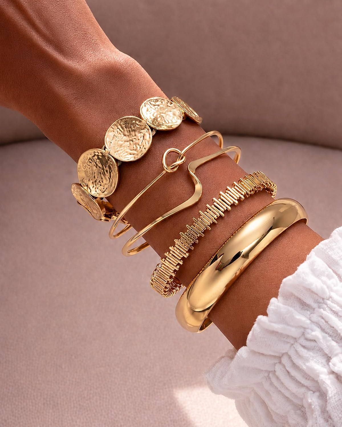 Detalle de Gold Bangle Bracelet Set, 5-Piece