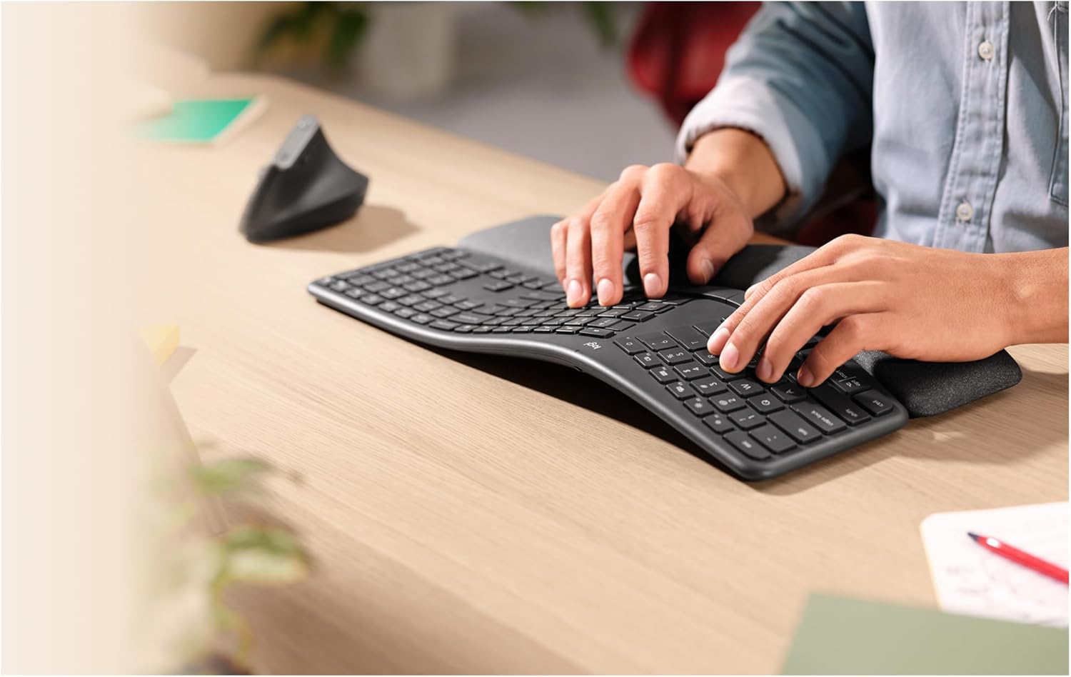Detalle 2 de Logitech ERGO K860 Wireless Keyboard — PAN QWERTY