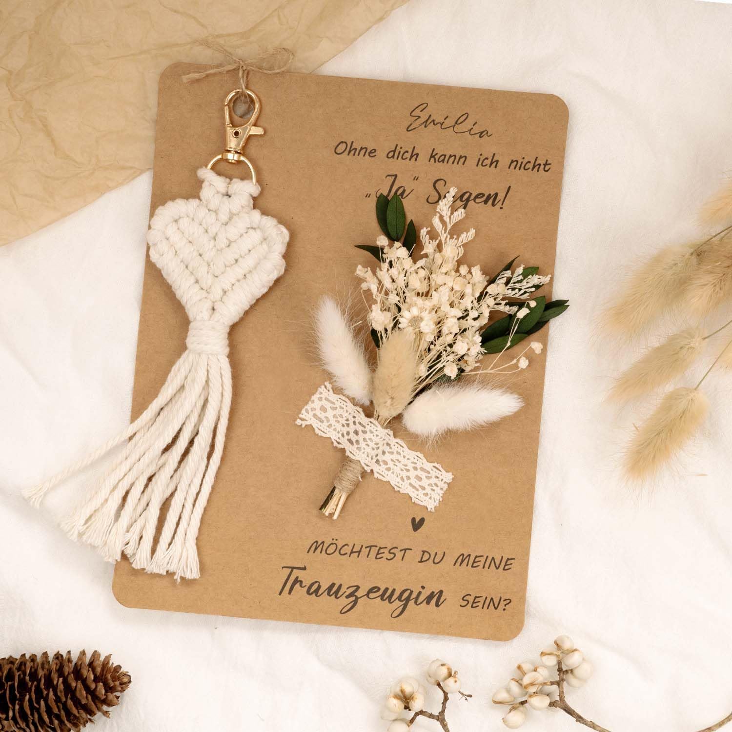Detalle de KKSJK Trauzeugin Geschenk-Set: Karte, Trockenblumenstrauß & Makramee-Schlüsselanhänger