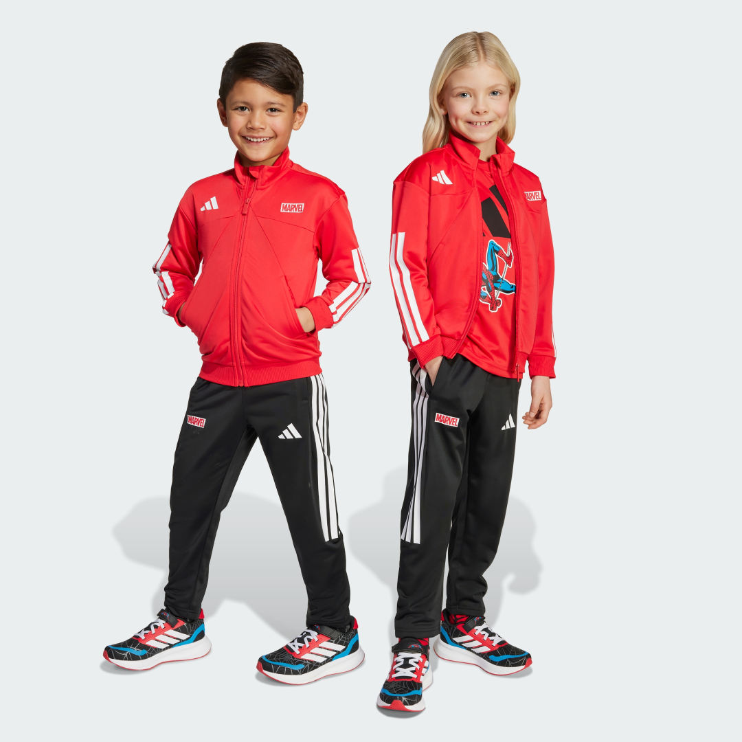 Detalle de Chándal Marvel Spider-Man Kids de Adidas: comodidad y estilo para los pequeños fans