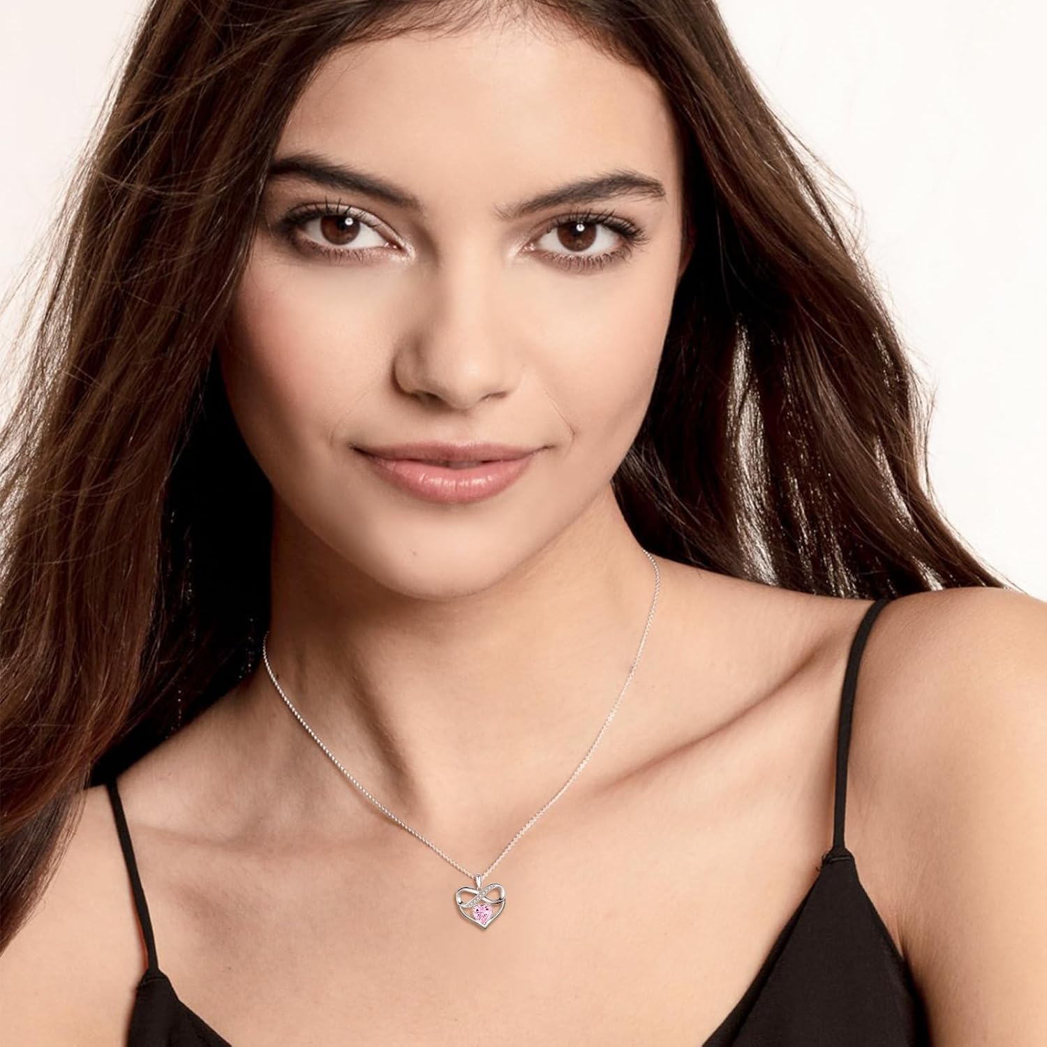 Detalle de Collana con ciondolo a forma di cuore infinito in argento Sterling di NONNYLLEI