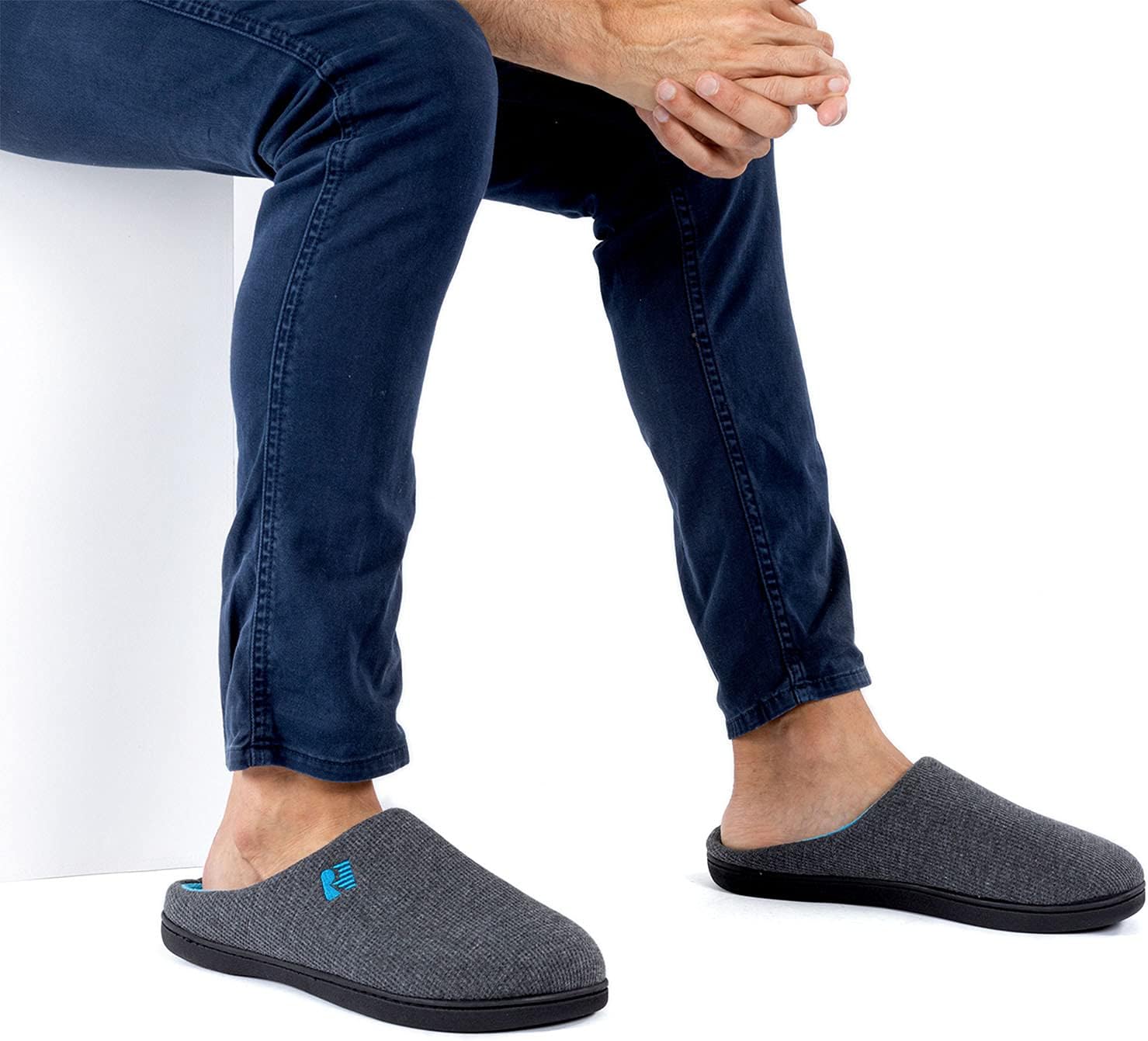 Detalle 2 de RockDove Men's Original Two-Tone Memory Foam Slipper 👞