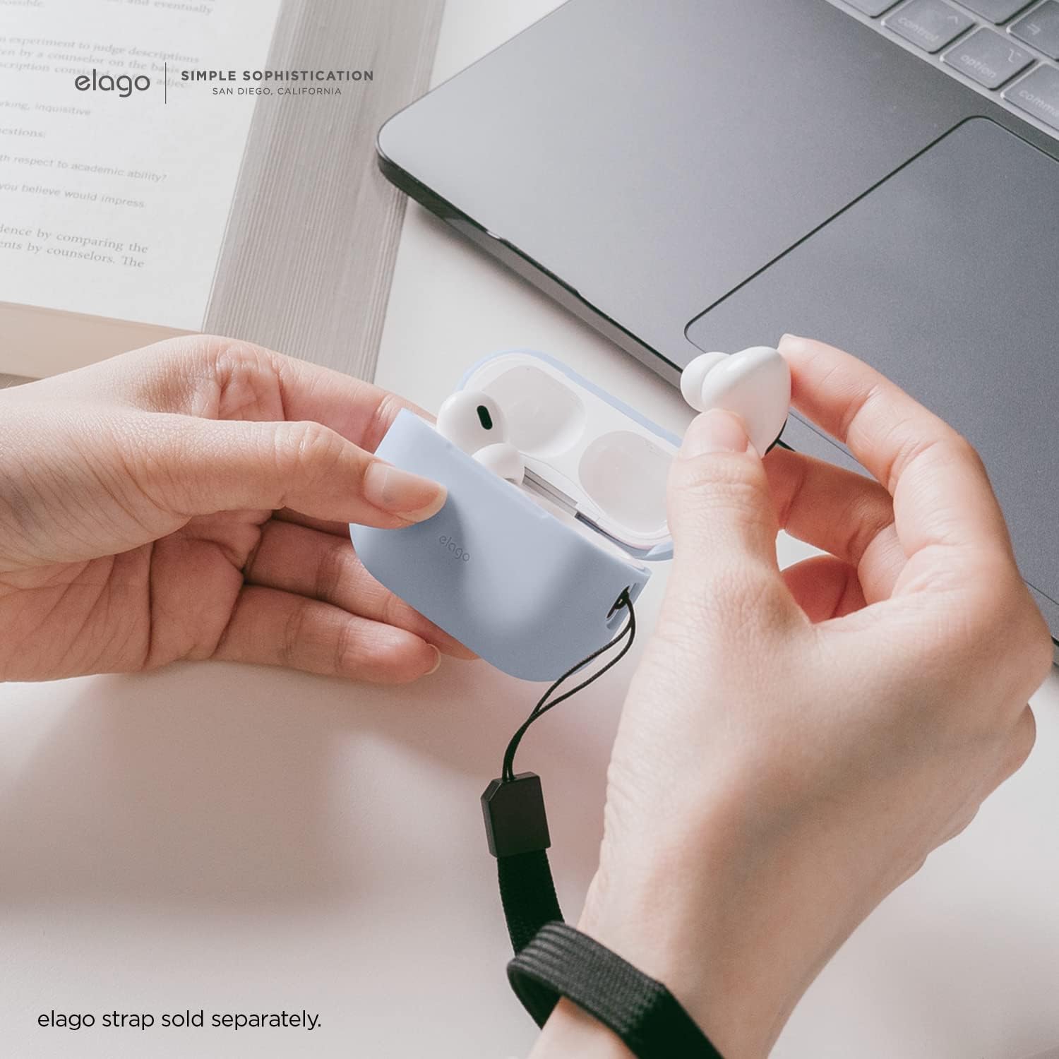 Detalle de elago Coque en silicone pour AirPods Pro (2e génération) avec charge sans fil et LED frontal visible, bleu clair