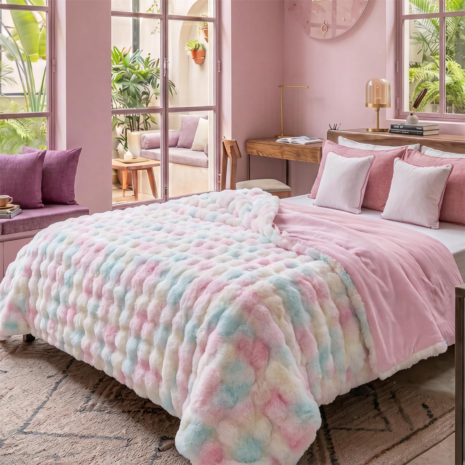 Thumbnail 6 de Bedsure Faux Rabbit Fur Blanket, Queen 90" x 90", Tie-Dye Rainbow