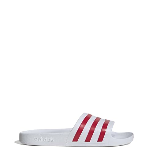 Detalle de Adidas Adilette Aqua Slides Unisex: horma clásica y comodidad para uso diario