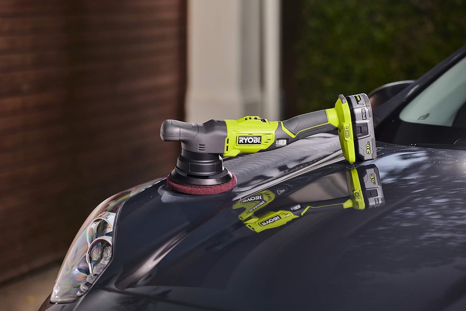 Detalle 2 de Ryobi R18P-0 ONE+ Cordless Polisher (Bare Tool) — 18 V, 125 mm Pad