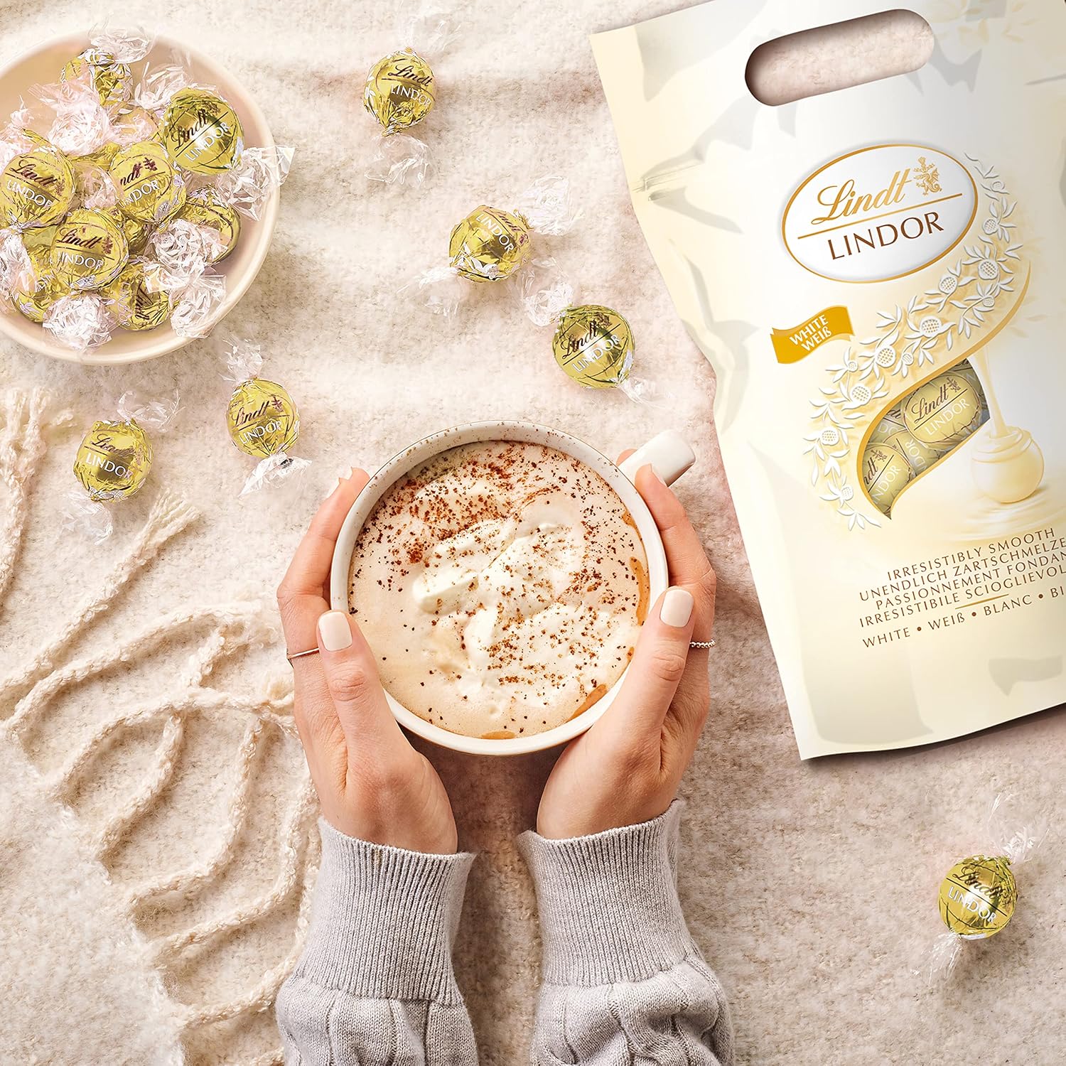 Detalle de Lindt – Sachet Grand format LINDOR Chocolat Blanc, Cœur fondant – 1 kg