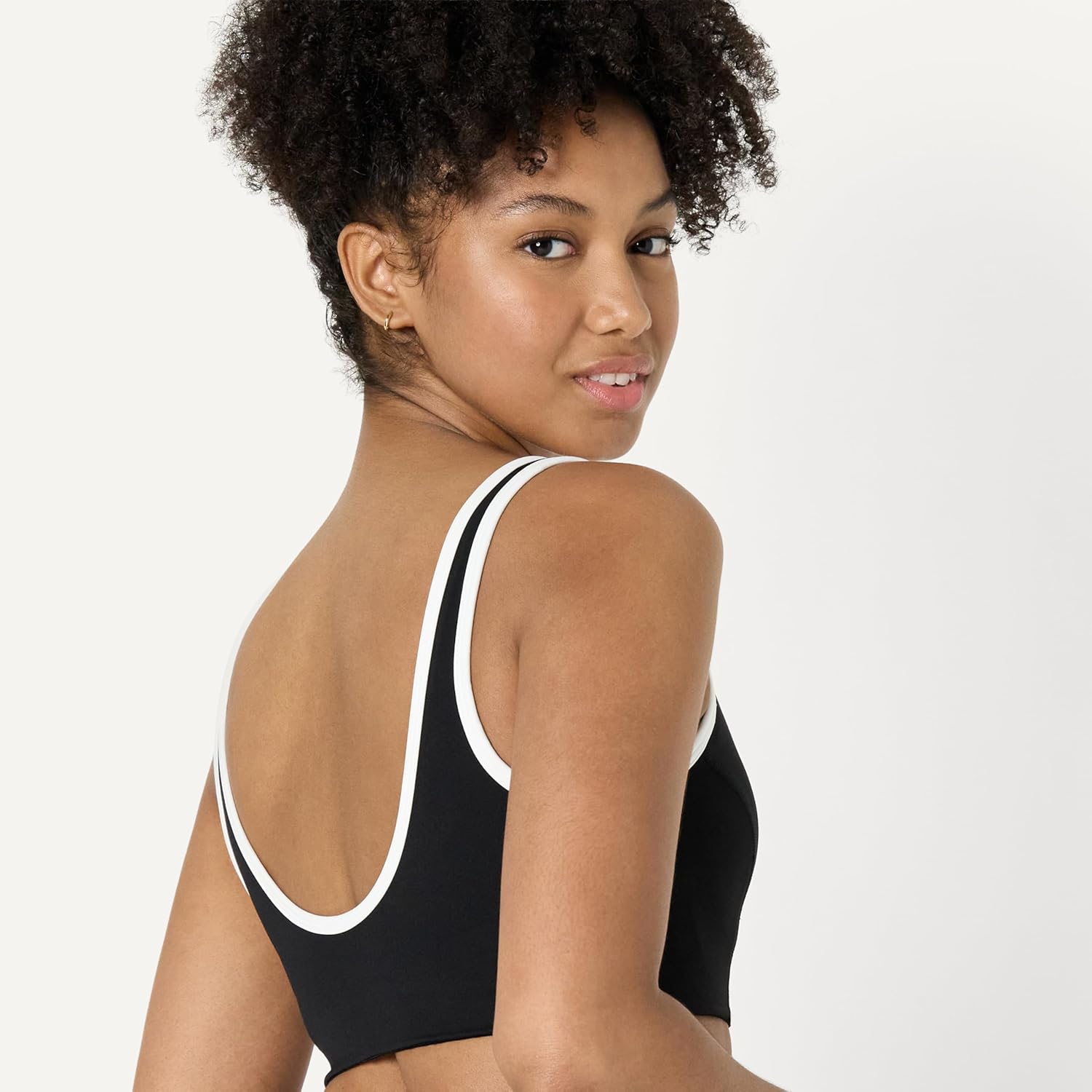 Detalle de Amazon Essentials Women's Active FormFlex Buttery Soft Light Support V-Neck Sports Bra with Contrast Trim