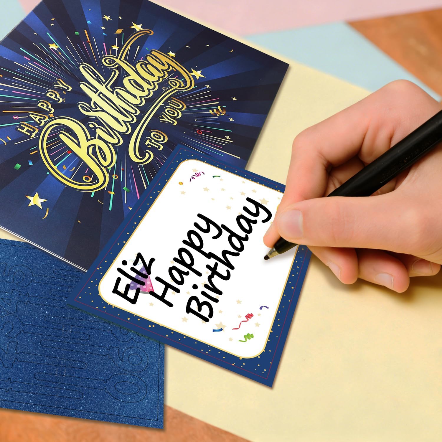 Detalle de 3D Pop-Up Musical Birthday Card with Chocolate Cake Design, LED Candle & Confetti Poppers