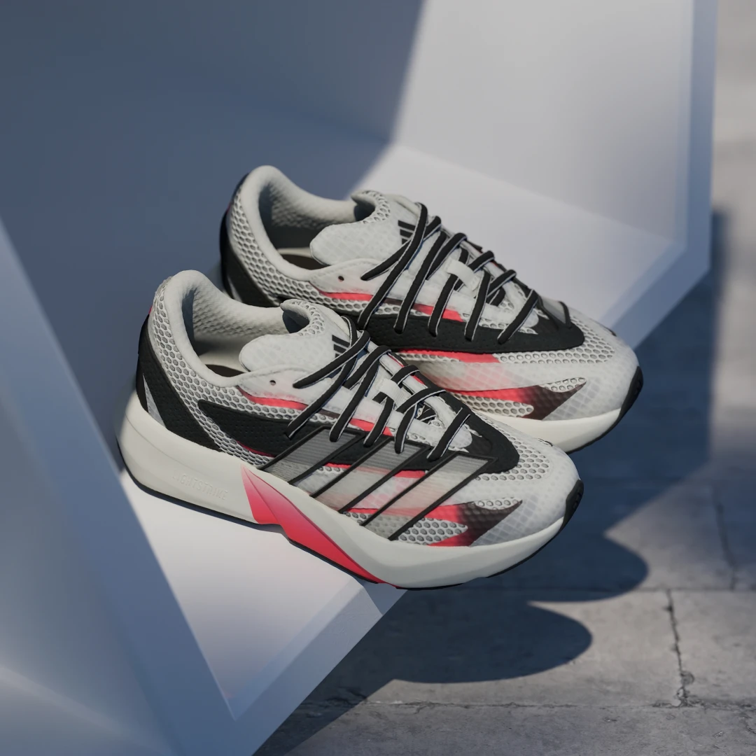 Detalle de Adidas Zapatilla LIGHTBLAZE: comodidad y estilo en blanco para uso diario