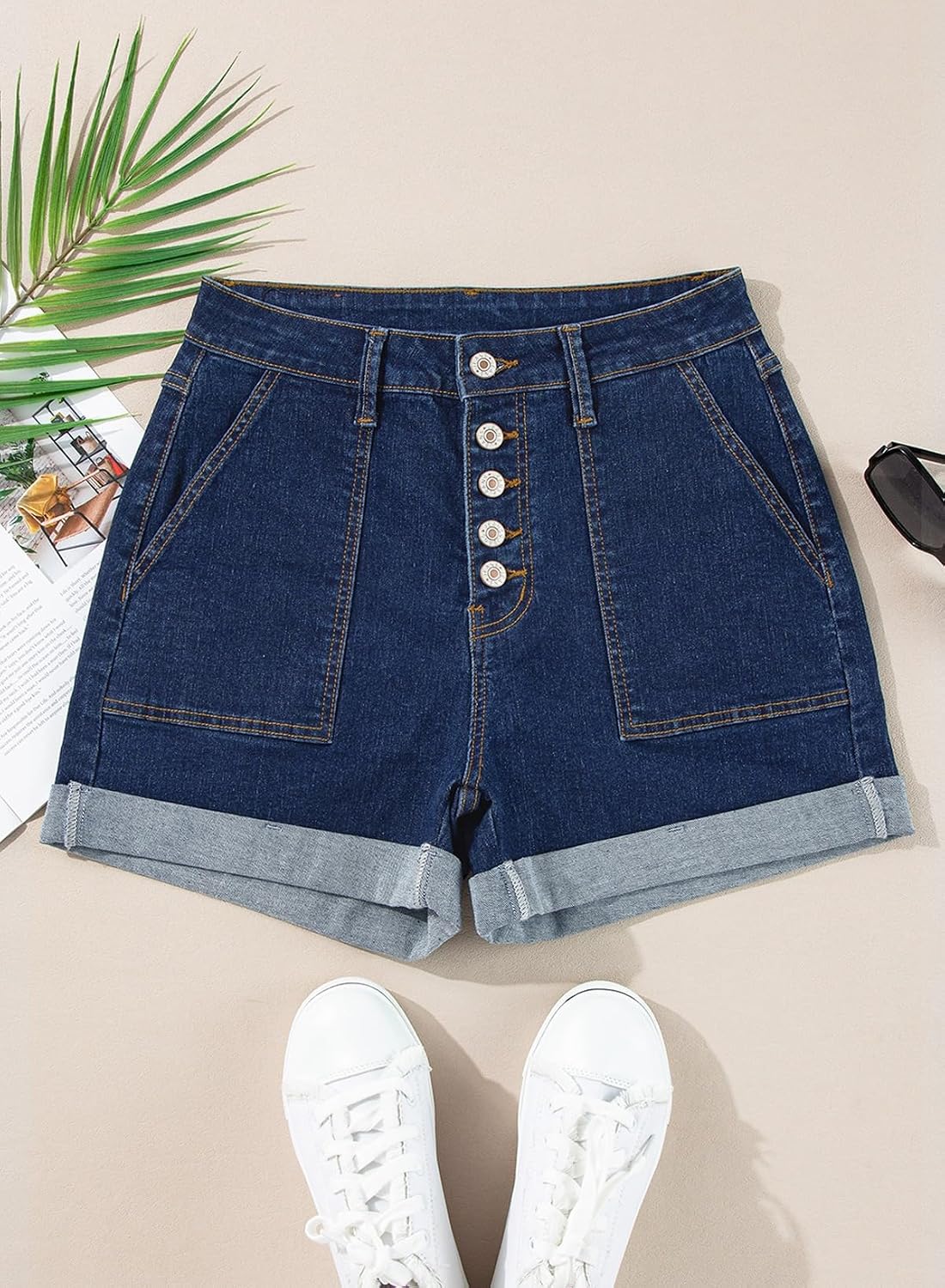 Detalle de Sidefeel Women’s High-Waisted Stretch Jean Shorts with Button & Folded Hem