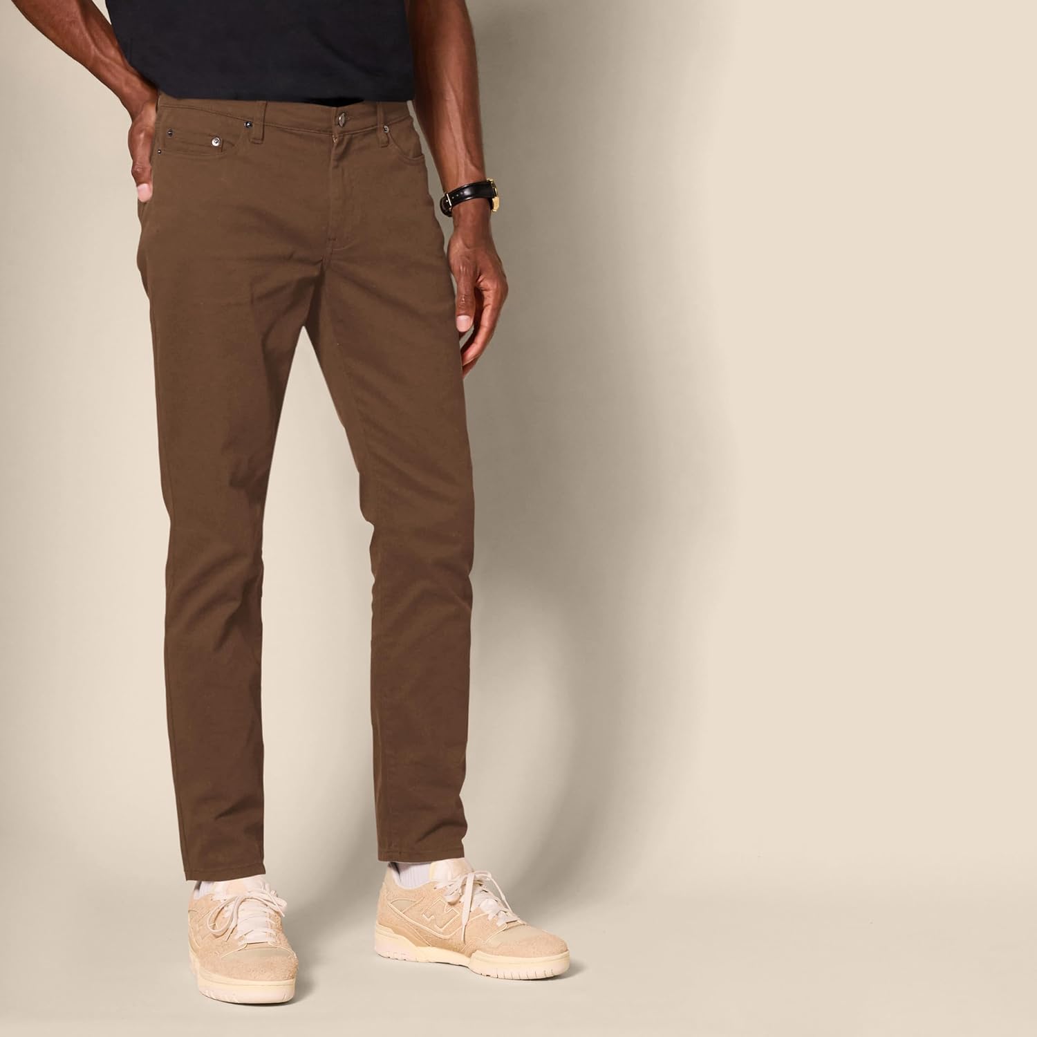 Thumbnail 2 de Amazon Essentials Men’s Slim-Fit 5-Pocket Stretch Twill Trousers
