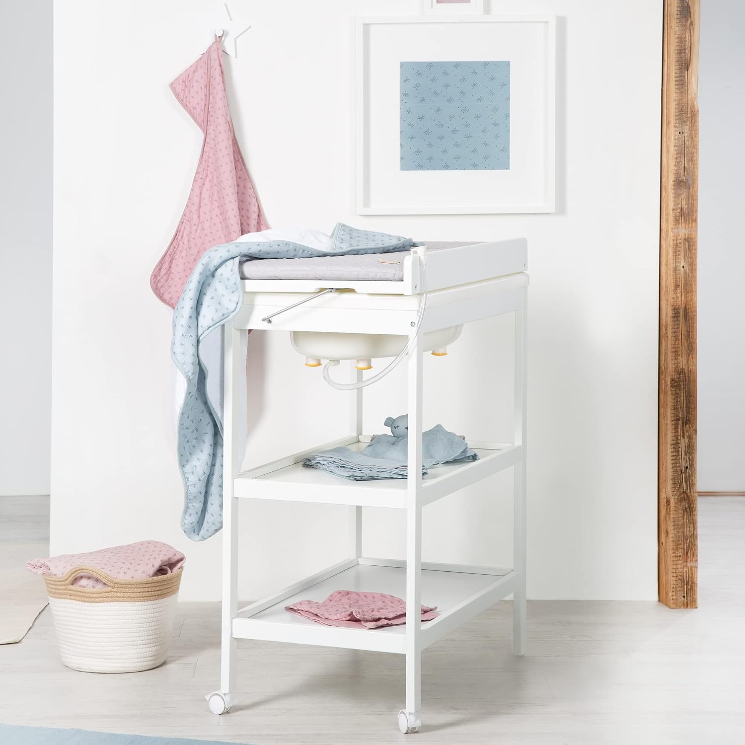 Detalle 2 de roba Baby Pool 212061WEV230 verzorgingstafel met bad, draaibaar kussen en 2 legplanken