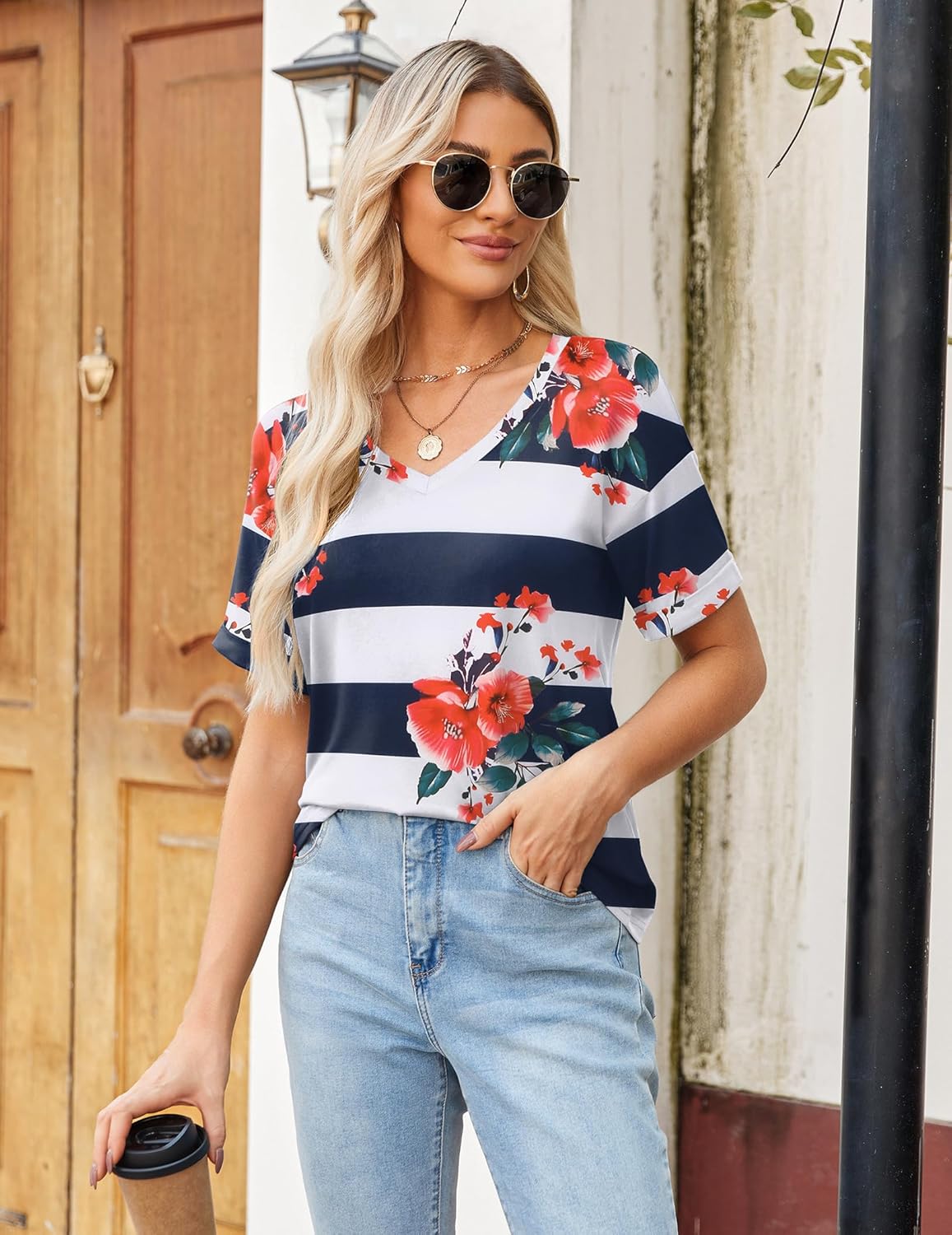 Thumbnail 1 de Zeagoo Women's Summer Floral Tee: Lightweight, Loose-Fit V-Neck Short Sleeve Shirt