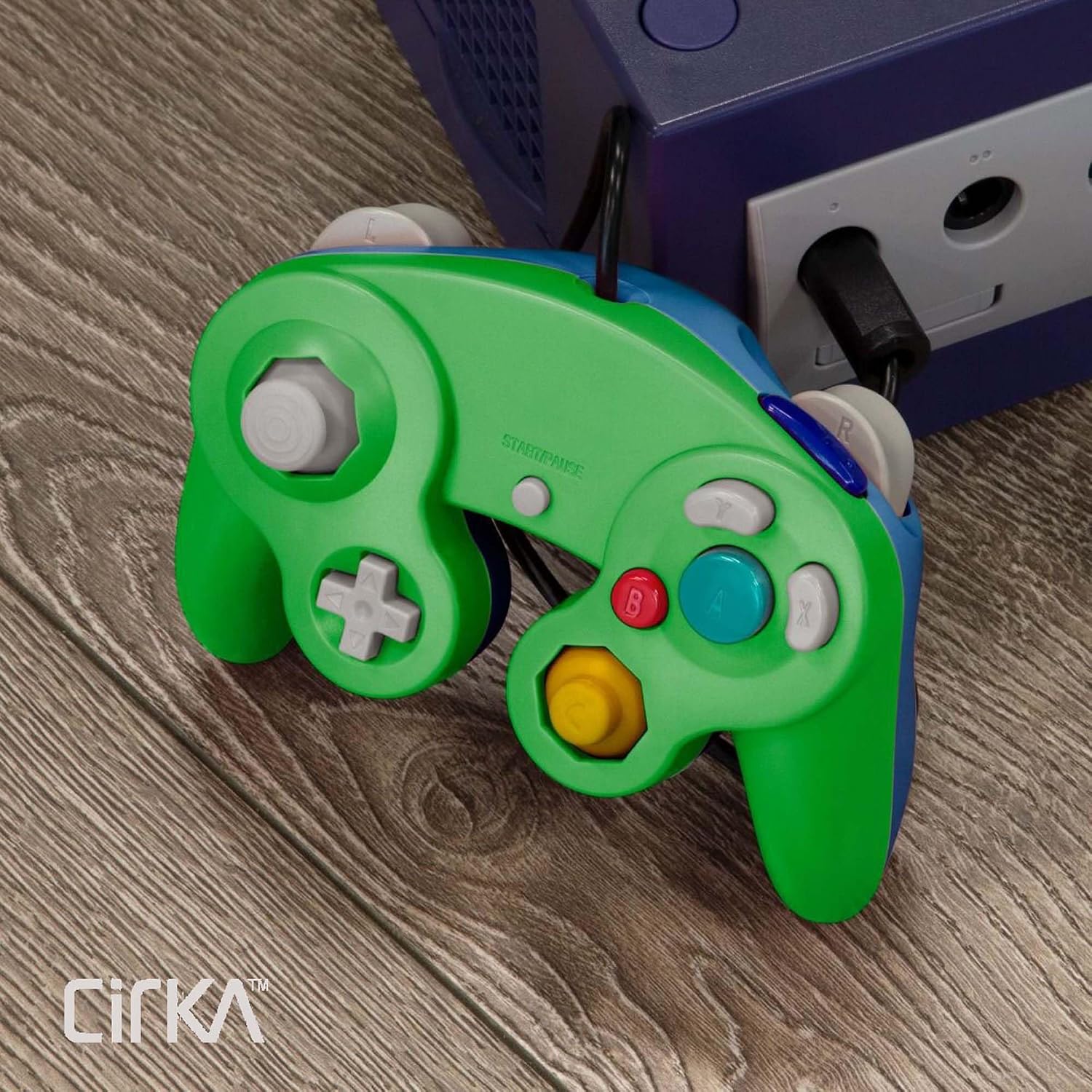Detalle de Cirka Wired Controller for Wii/GameCube (Green/Blue) – GameCube Compatible Dual Analog Controller