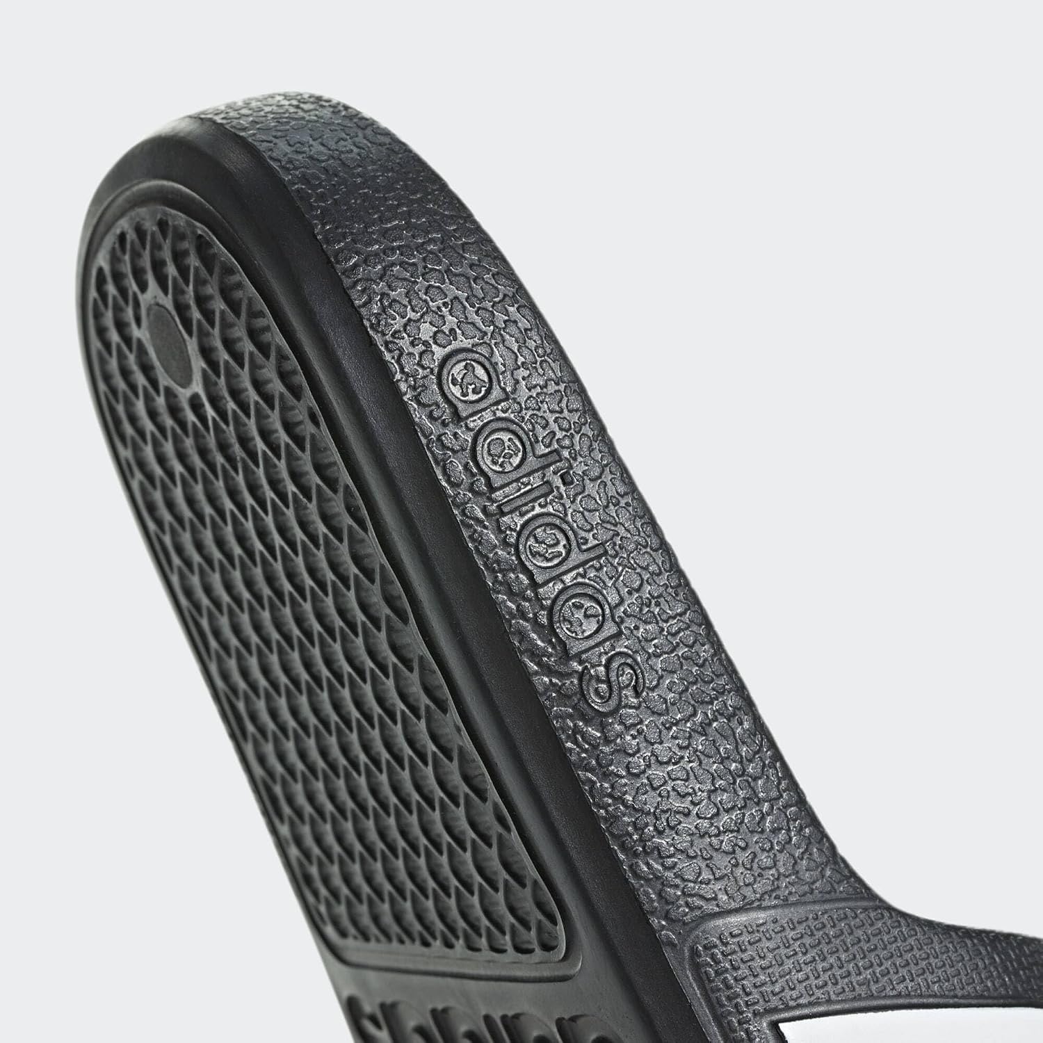 Detalle 2 de adidas Unisex Kinder Adilette Aqua Slides Kids – Core Black/Cloud White, 33 EU