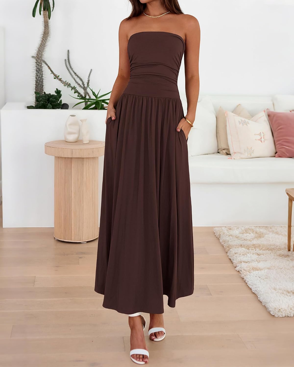 Detalle de BTFBM BT571 Strapless Maxi Dress with Ruched Tube Top and Pockets