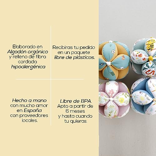 Detalle de Surikatokids Pelota Montessori - Bola Sensorial Bebe (Dinos) de algodón 100% con cascabel