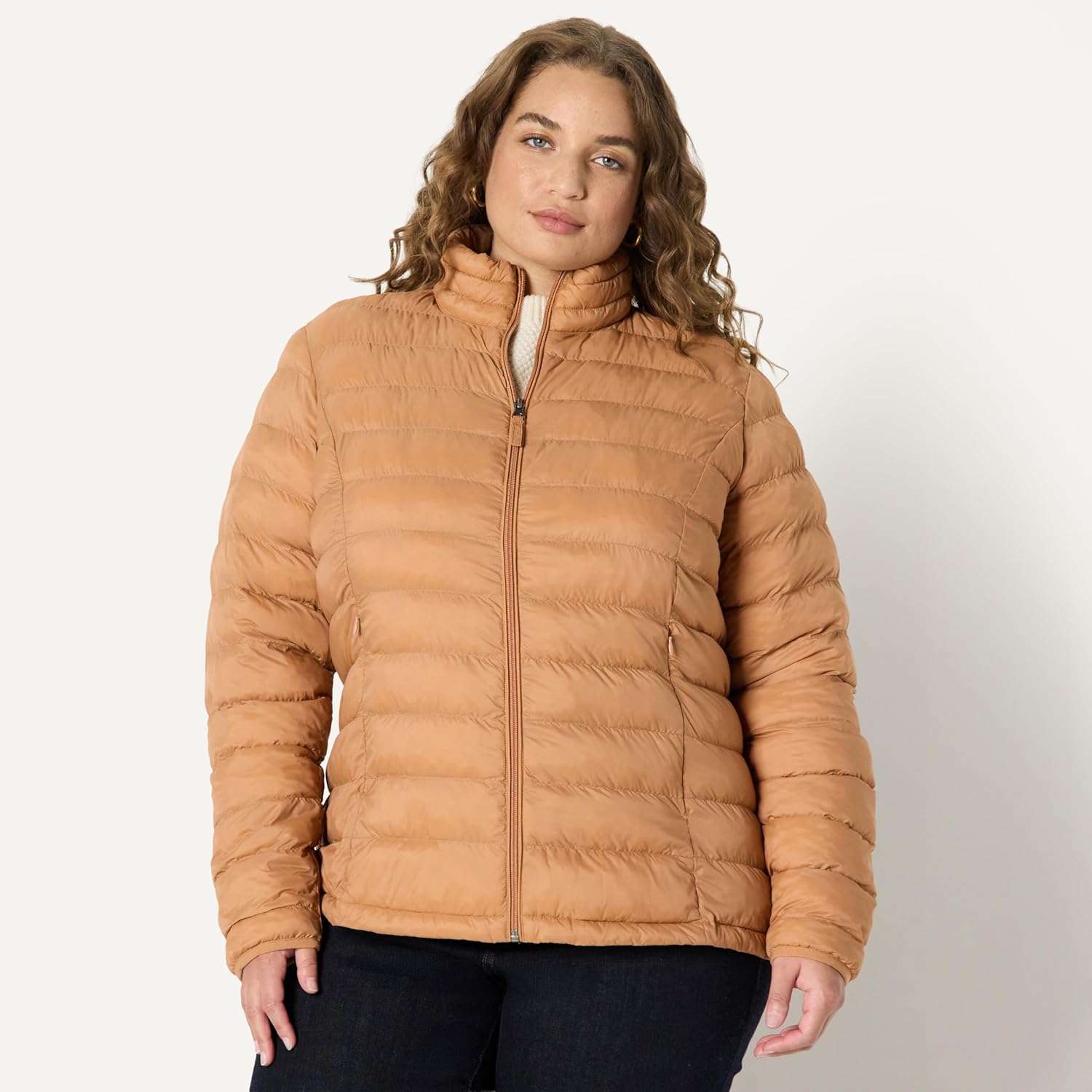 Thumbnail 5 de Amazon Essentials Women’s Lightweight Water-Resistant Packable Puffer Jacket (Plus Size available)