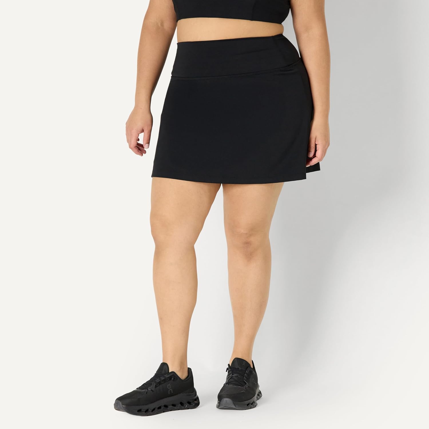 Detalle 2 de Amazon Essentials Women's Active Formflex Buttery Soft Tennis Skirt with Built-in Shorts and Pockets