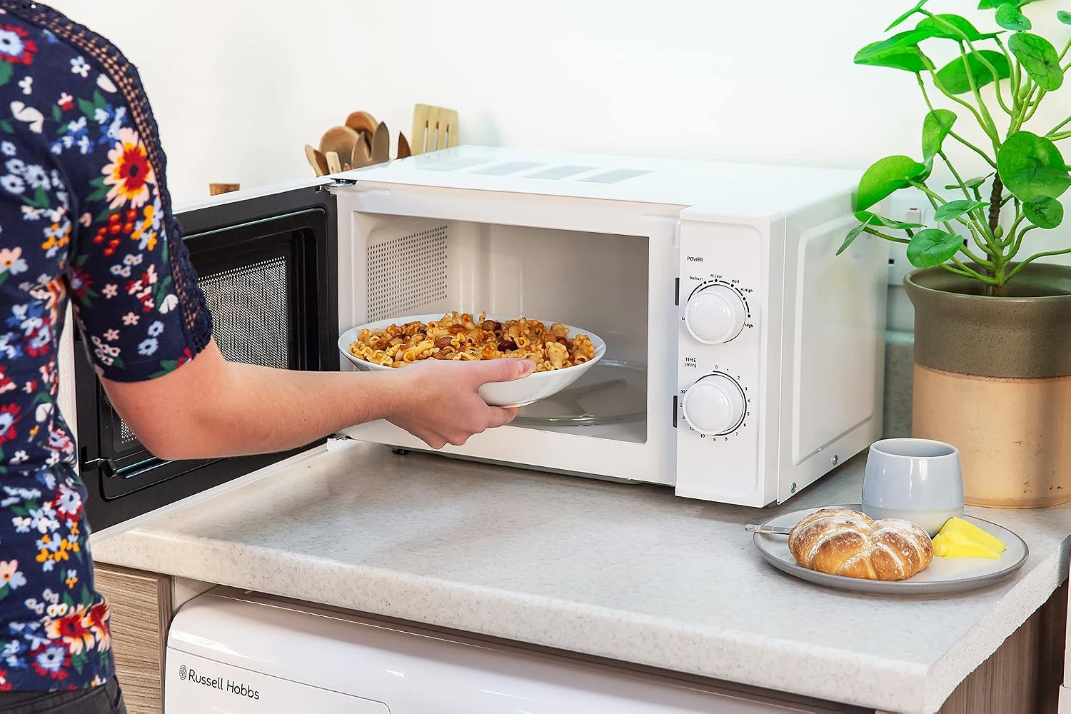 Detalle de Russell Hobbs 17L Small Microwave (RHM1725) – White, 700W, 5 Power Levels & Defrost