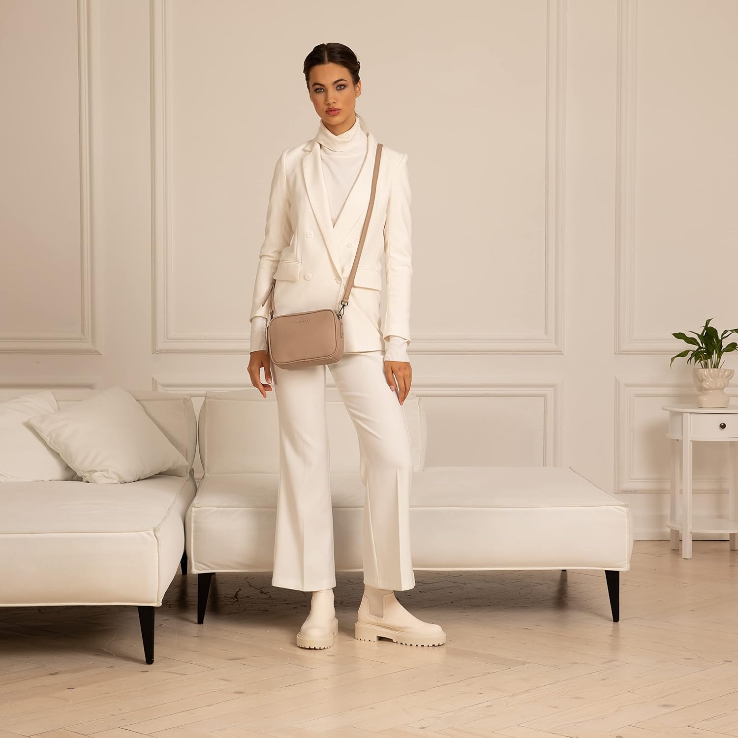 Thumbnail 1 de bugatti Almata kleine Schultertasche Damen – Umhängetasche mit verstellbarem Schultergurt