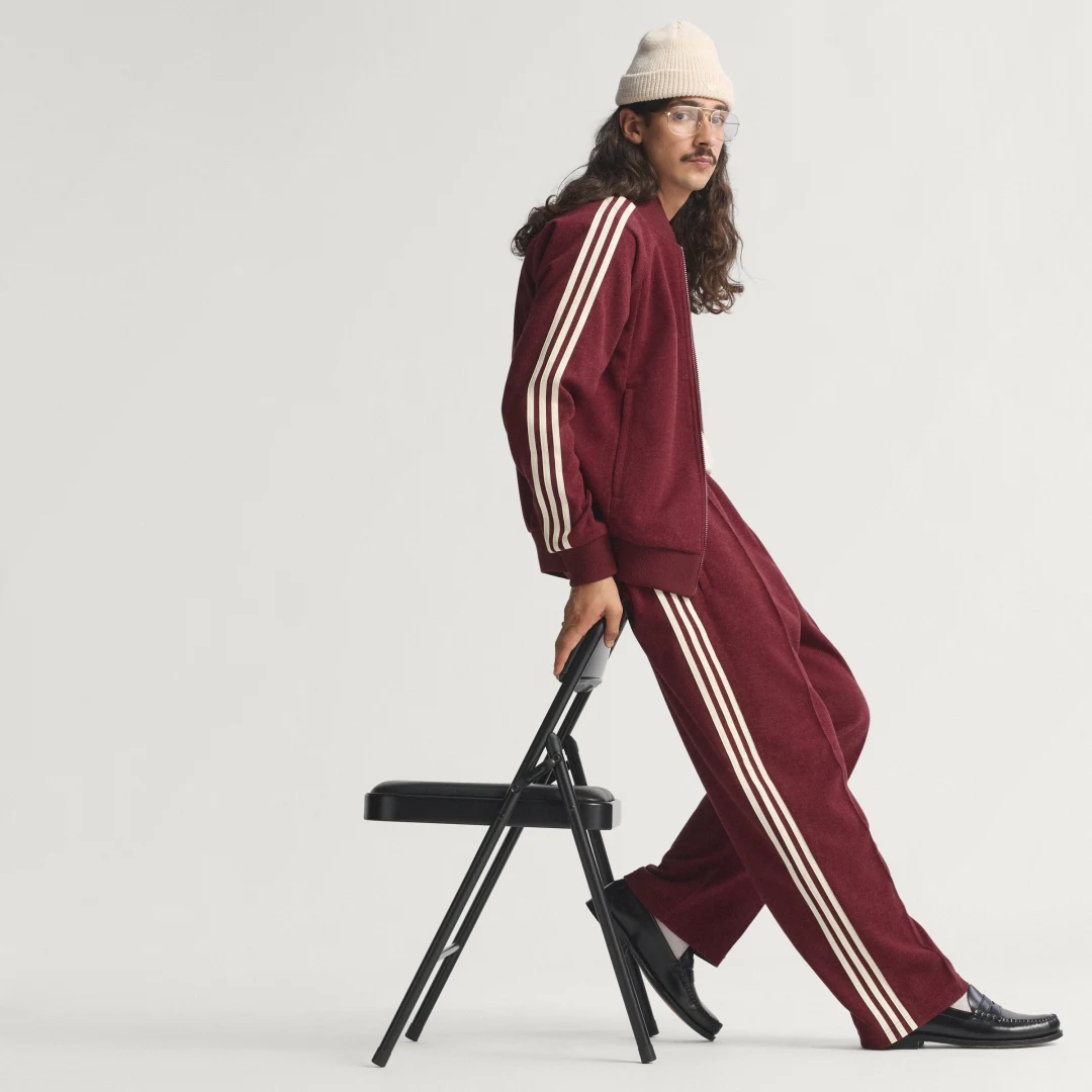 Detalle de Pantalón Premium de Adidas (color Burgundy)