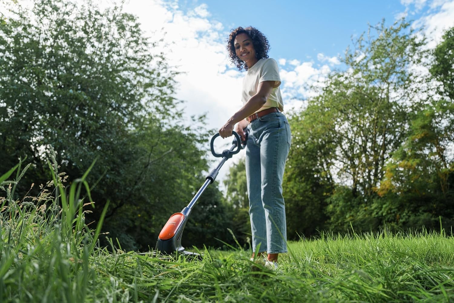 Thumbnail 5 de Flymo 18V UltraTrim 300 Cordless Grass Trimmer with 30cm cutting width and adjustable handle