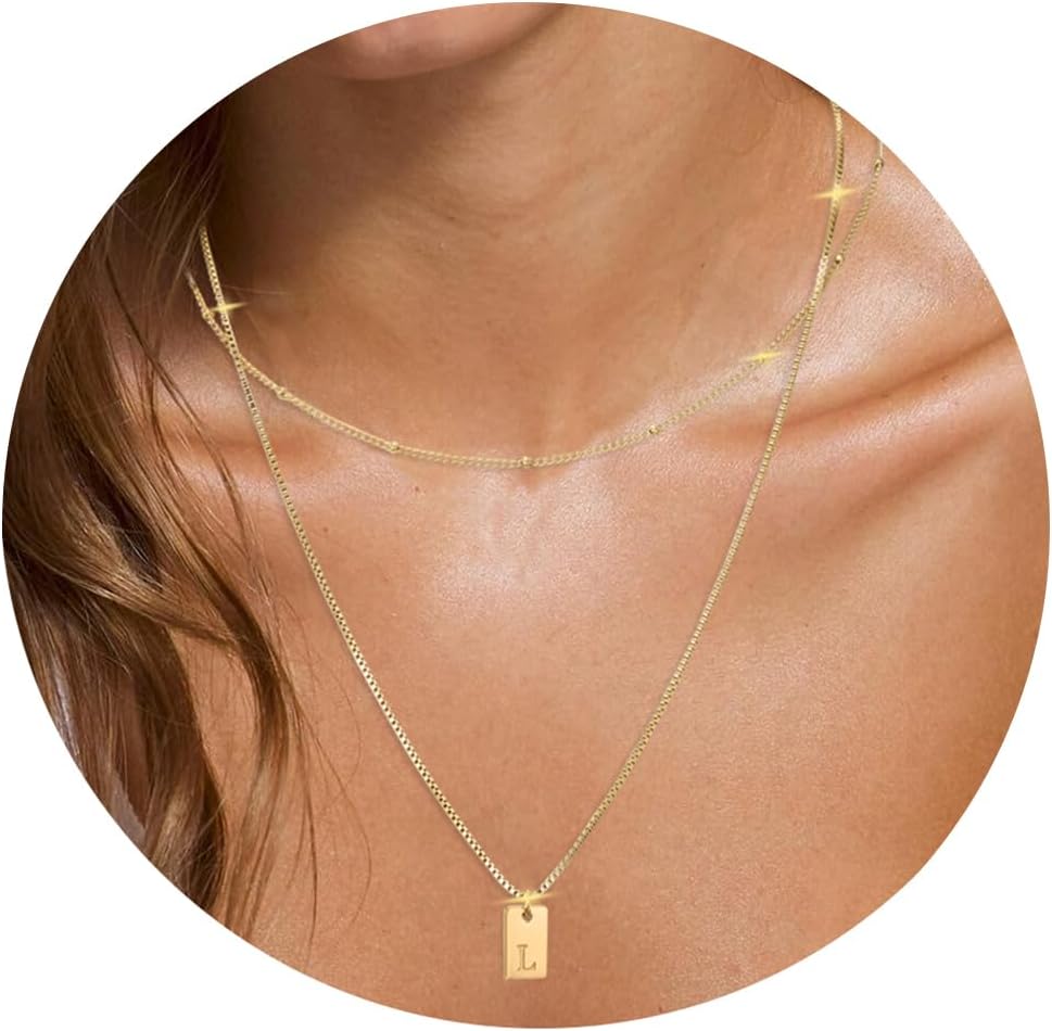Detalle de RWQIAN Layered Initial Letter Necklace – Stainless Steel Silver or Gold A–Z Pendant for Women