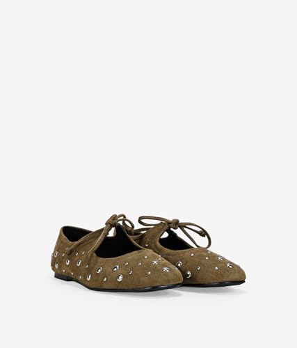 Detalle de BOSANOVA Bailarinas Planas para Mujer con Tachuelas y Puntera Cuadrada — Ante vegano, Cordón Fino, color kaki, talla 40