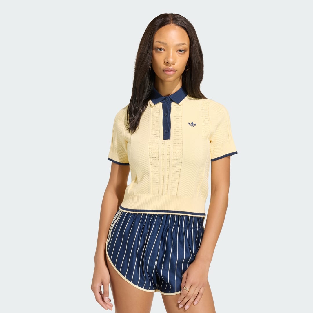 Detalle de POLO CABLE KNIT CALI de Adidas en Amarillo: polo cómodo para el día a día