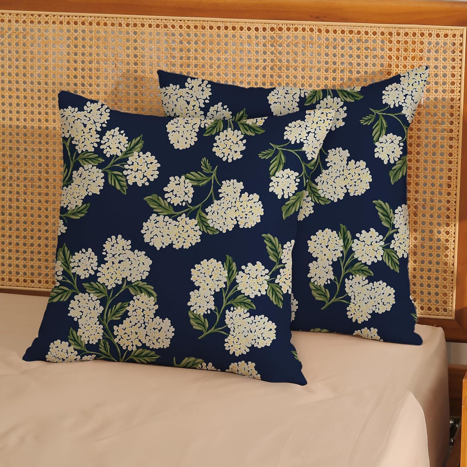 Detalle 2 de Floral Pillow Covers, 18x18 Inch