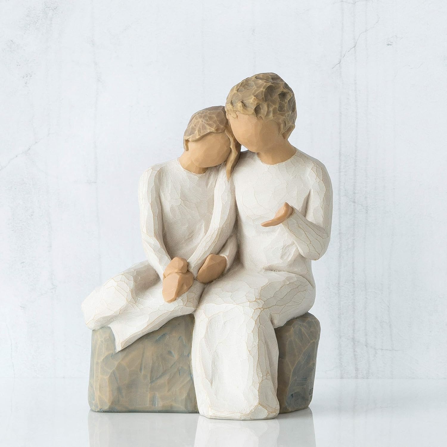 Detalle 2 de Enesco 26244 Avec Ma Grand-Mère — Sculpture Willow Tree en résine, peinture à la main