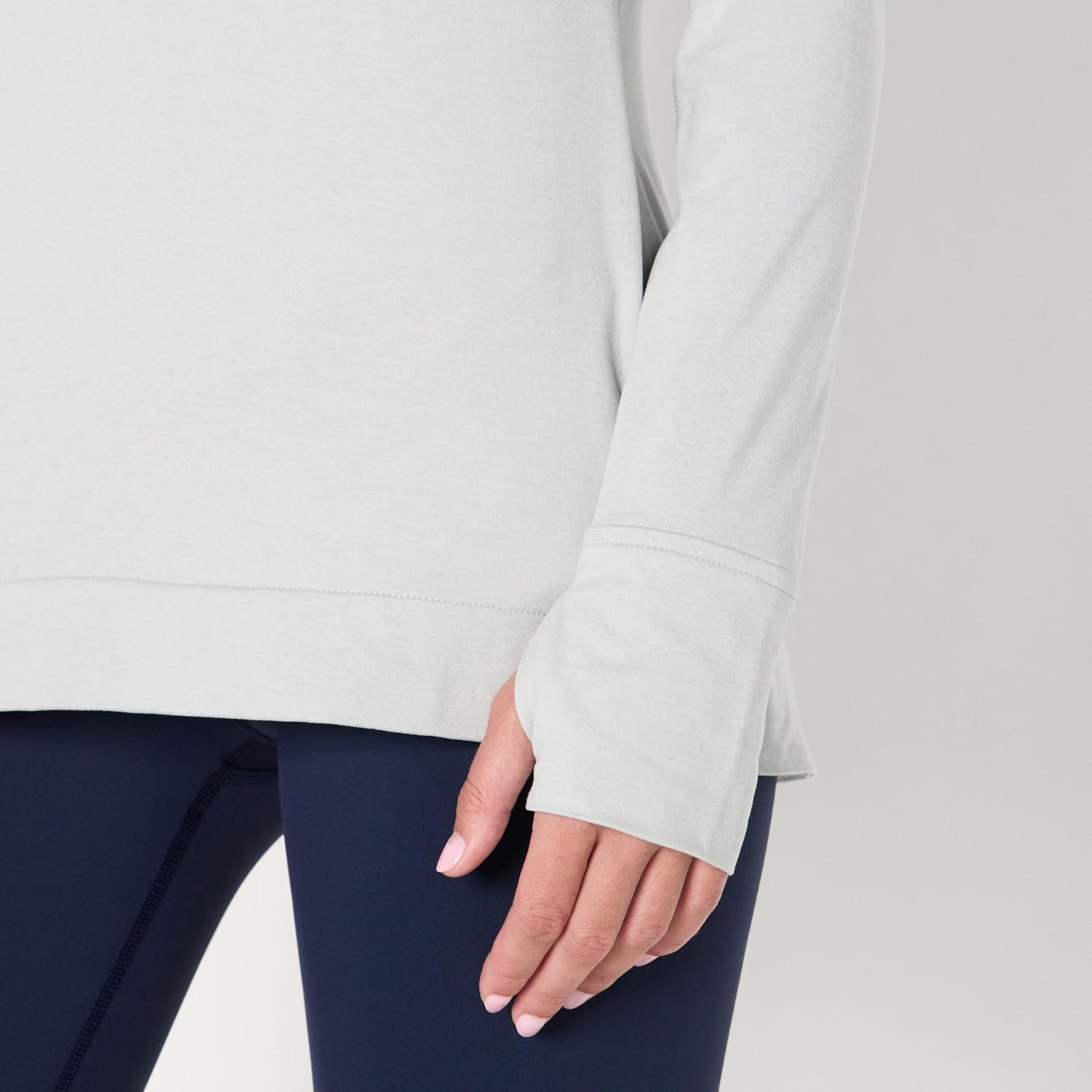 Detalle de Amazon Essentials Women's Athletic Soft Performance Lightweight Long Sleeve Pullover Hoodie