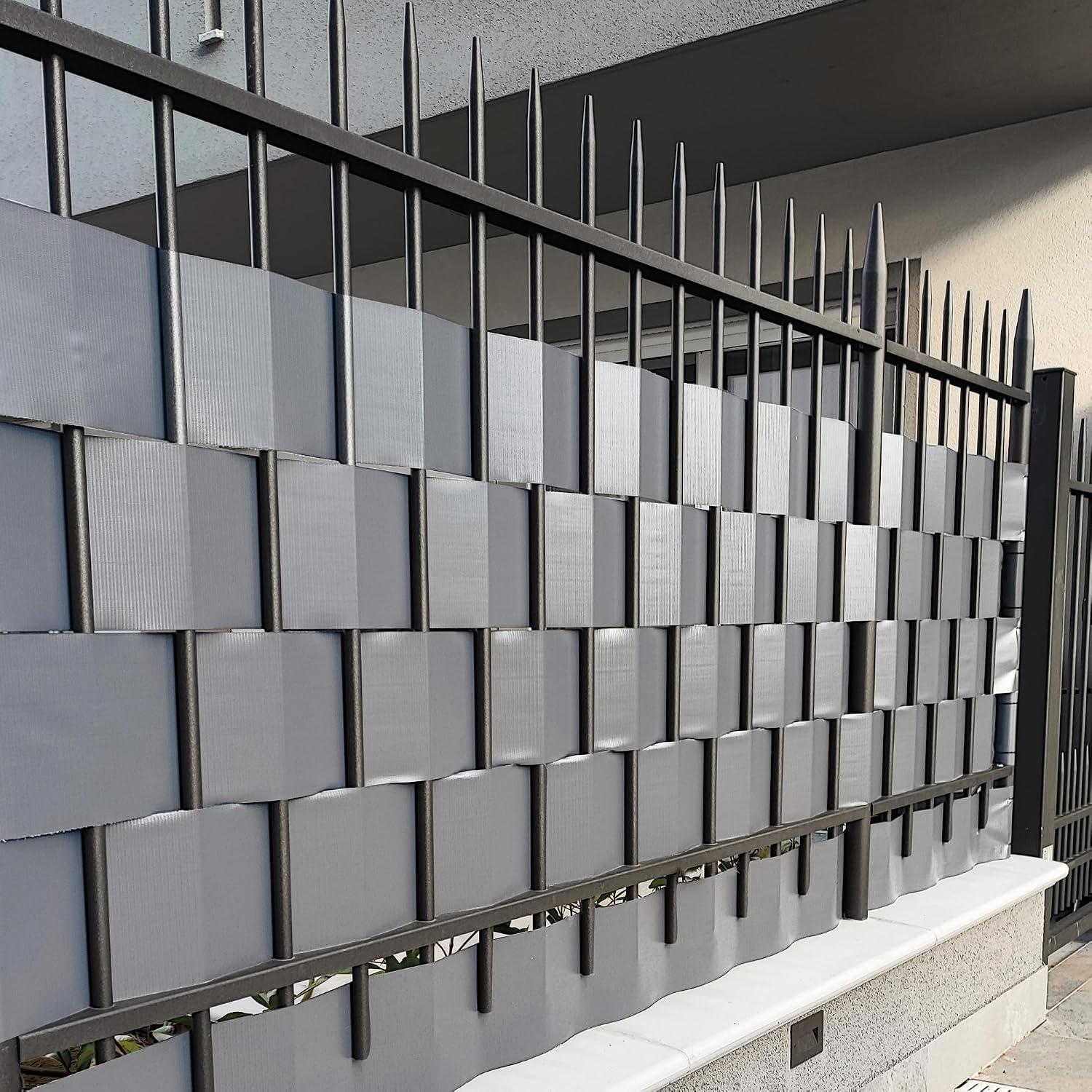 Thumbnail 2 de TENAX Twist 0,19 cm x 35 m Grigio — Strisce frangivista in PVC con 25 clip per recinzioni e balconi
