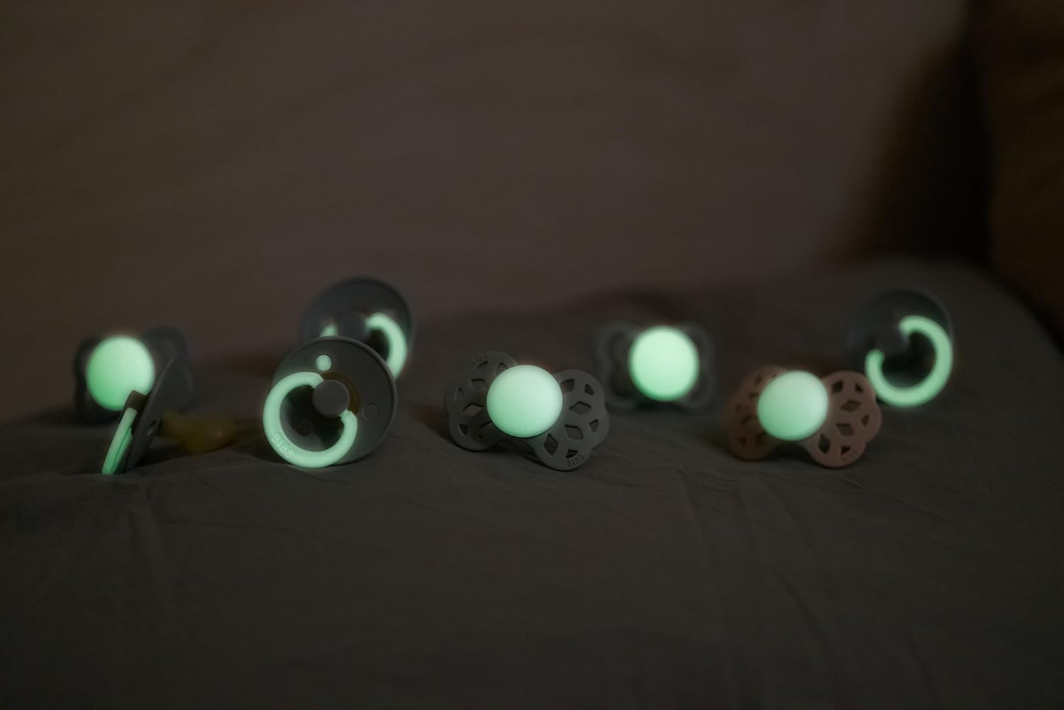 Thumbnail 4 de BIBS Colour Glow Soother 2-Pack Sage Night baby pacifier