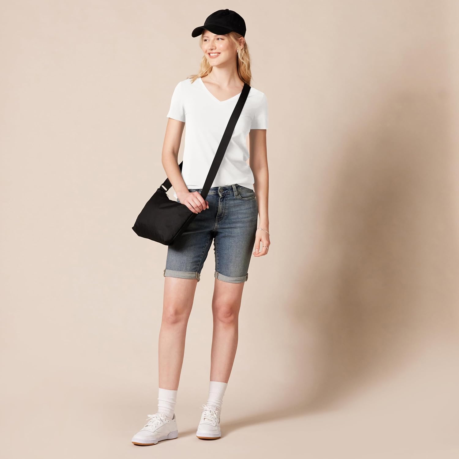 Thumbnail 4 de Amazon Essentials Damen T-Shirt Kurzarm Regular-Fit – Rundhals/V-Ausschnitt, Multi-Packs