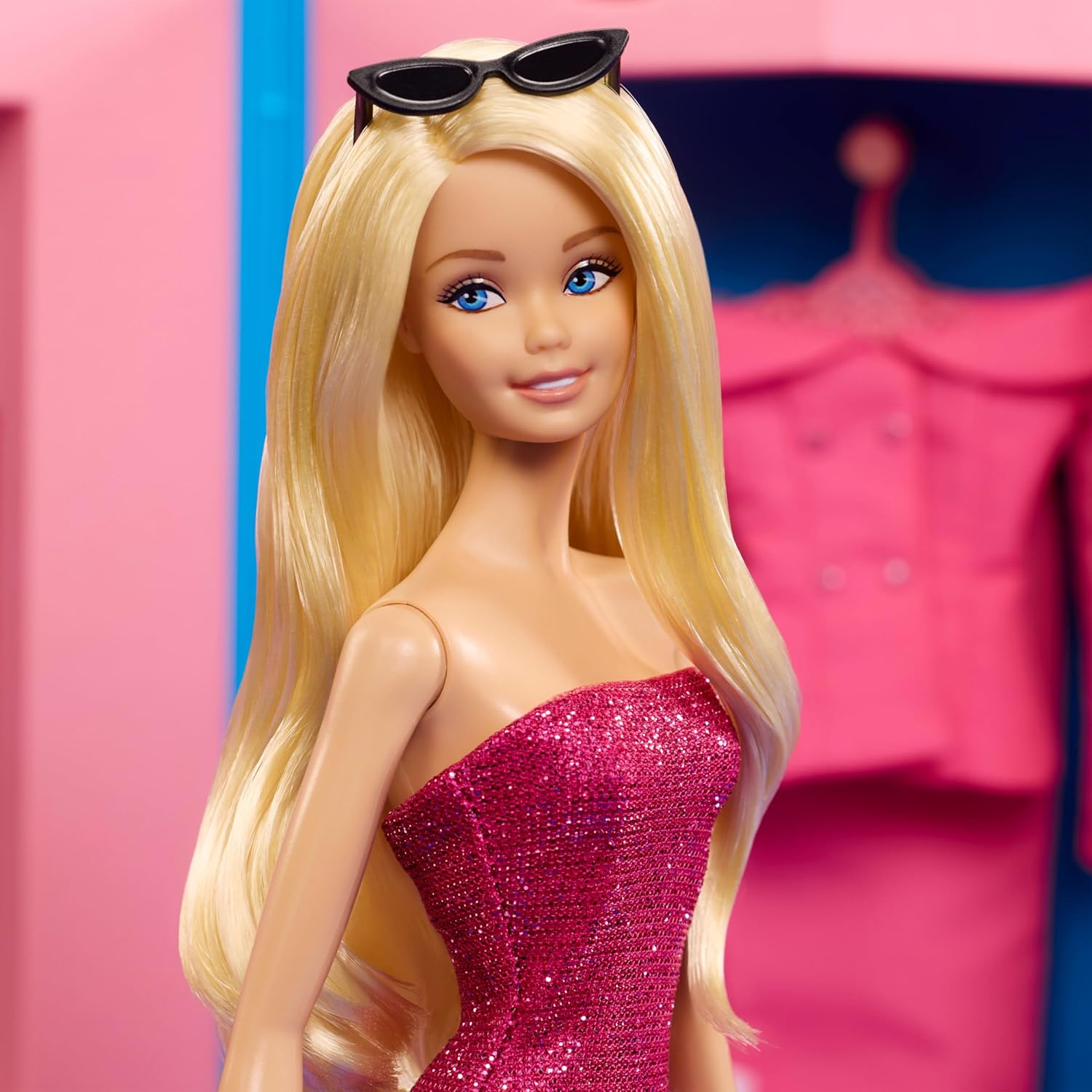 Thumbnail 4 de Barbie Signature Styled by Andrew Mukamal – Sammelpuppe JBH81 mit 3 Day-to-Night Looks