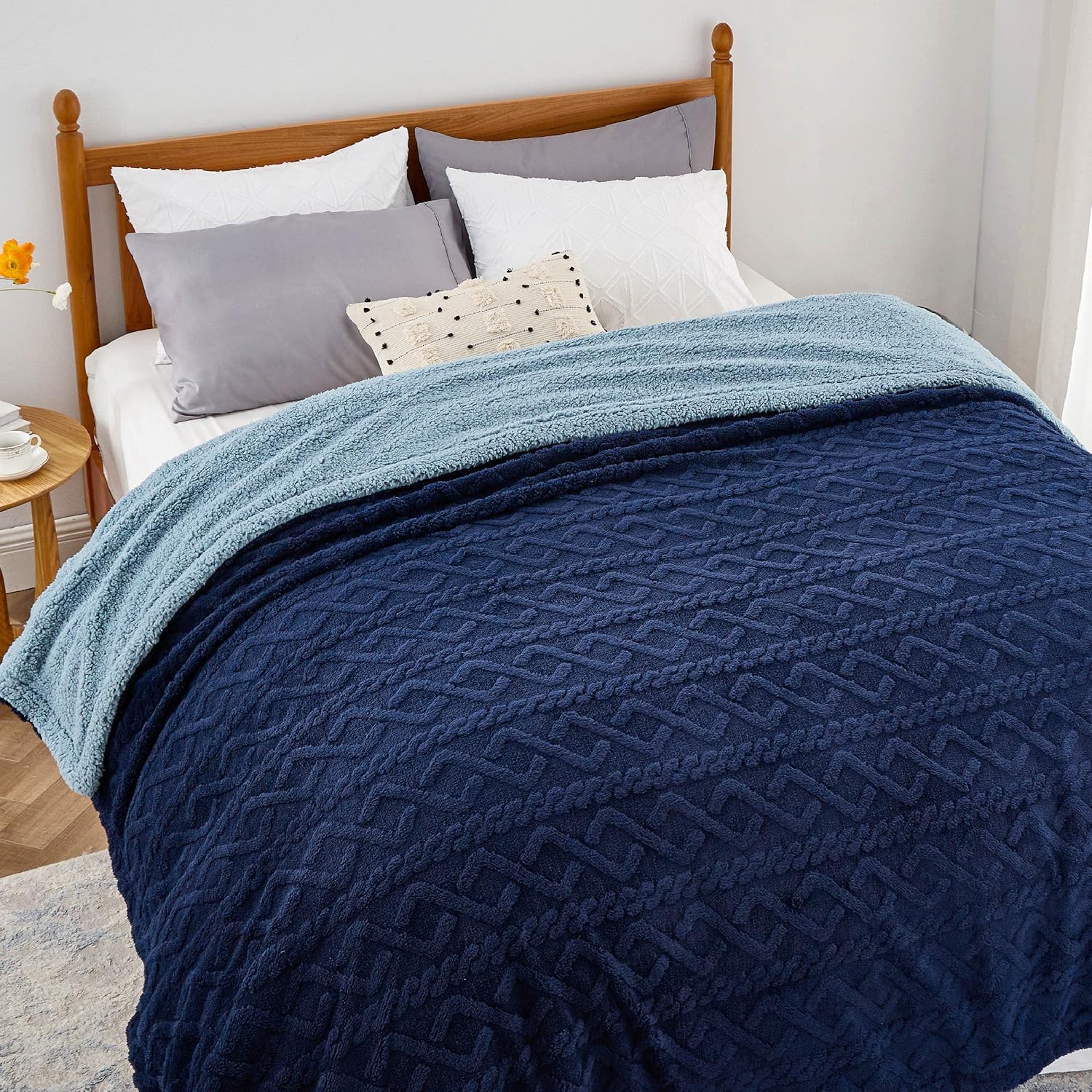 Detalle de Bedsure Sherpa Fleece Blanket Queen