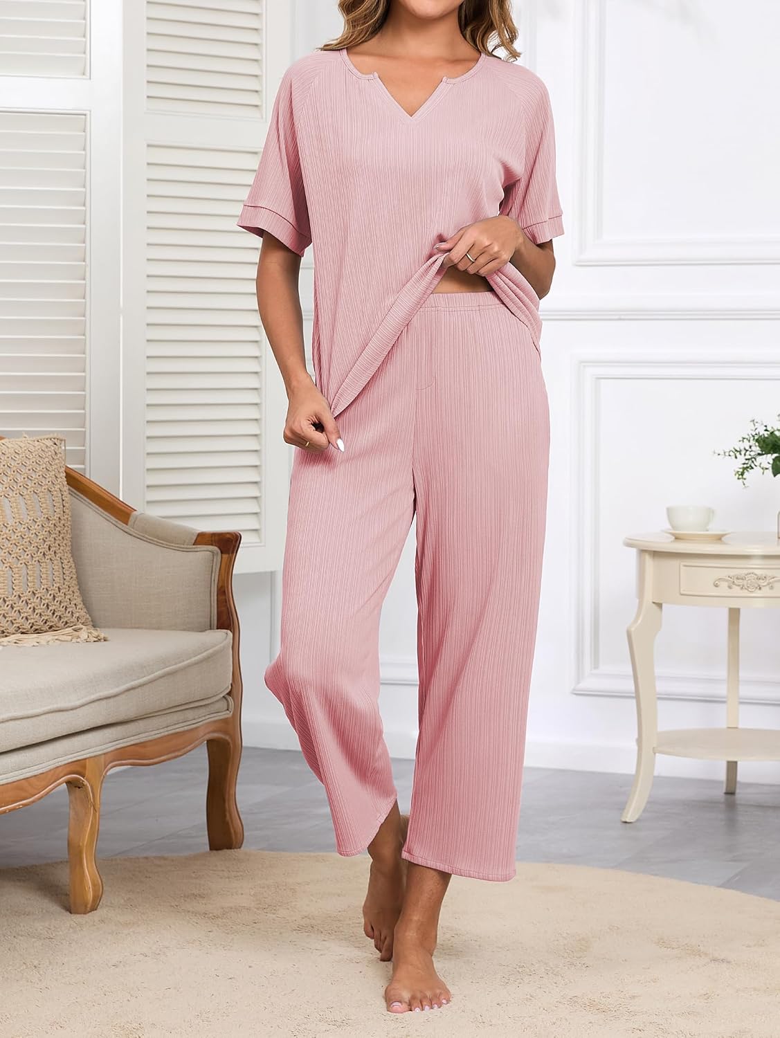 Detalle 2 de Famulily Lounge Wear Set for Women: V‑Neck Short Sleeve Top with Wide-Leg Trousers, Pocketed Comfort