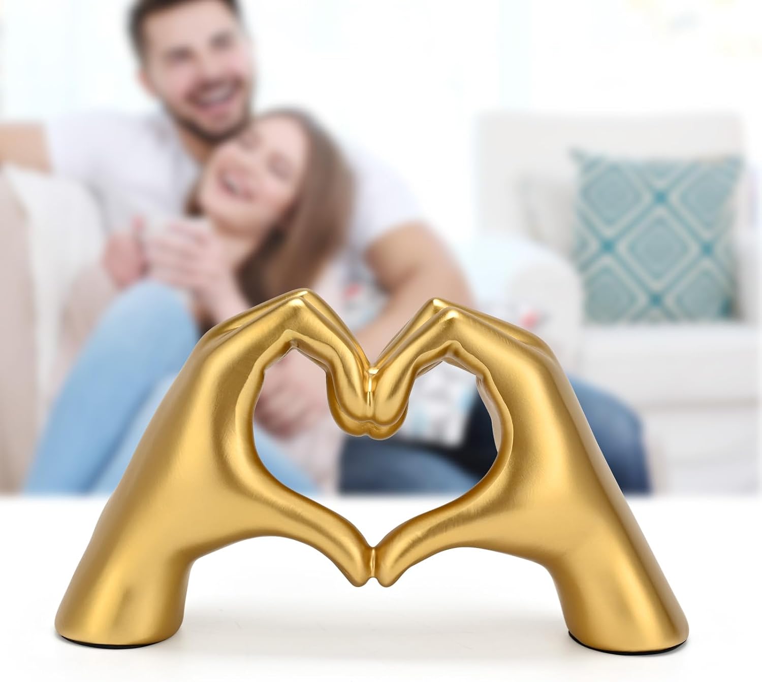 Detalle 2 de Heart Hands Sculpture Gold Resin 1 Piece Home Decor 🏺