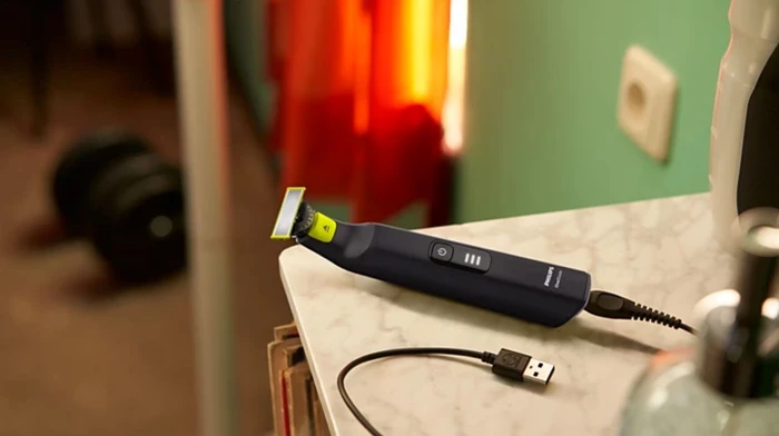 Detalle de Philips OneBlade Pro 360 QP6542/15 Face and Body – Vielseitiger Trimmer für Bart, Kopf- und Körperhaare